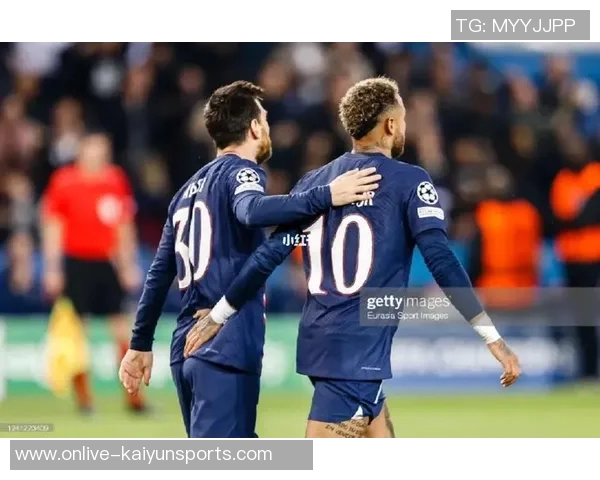 埃利奥特社媒展示梅西内马尔球星卡揭示足球价值与传奇地位