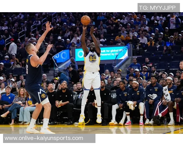 克拉克斯顿受到步行者和勇士等多支球队的密切关注与追逐 克拉克斯顿受到步行者和勇士等多支球队的密切关注与追逐